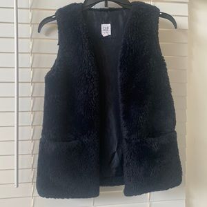 Gap kids gently worn winter vest. Size is large.